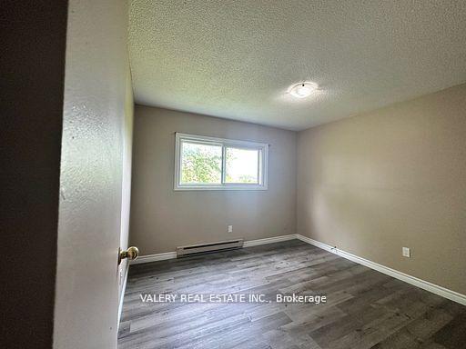 9 Lowndes Ave Avenue 7, Georgina — photo 3 of 5