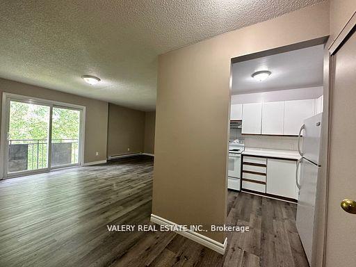 9 Lowndes Ave Avenue 7, Georgina — photo 5 of 5