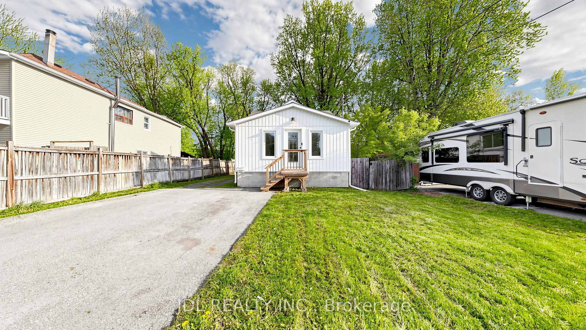 245 Royal Road, Georgina, ON L4P 2T9 — Georgina, Ontario