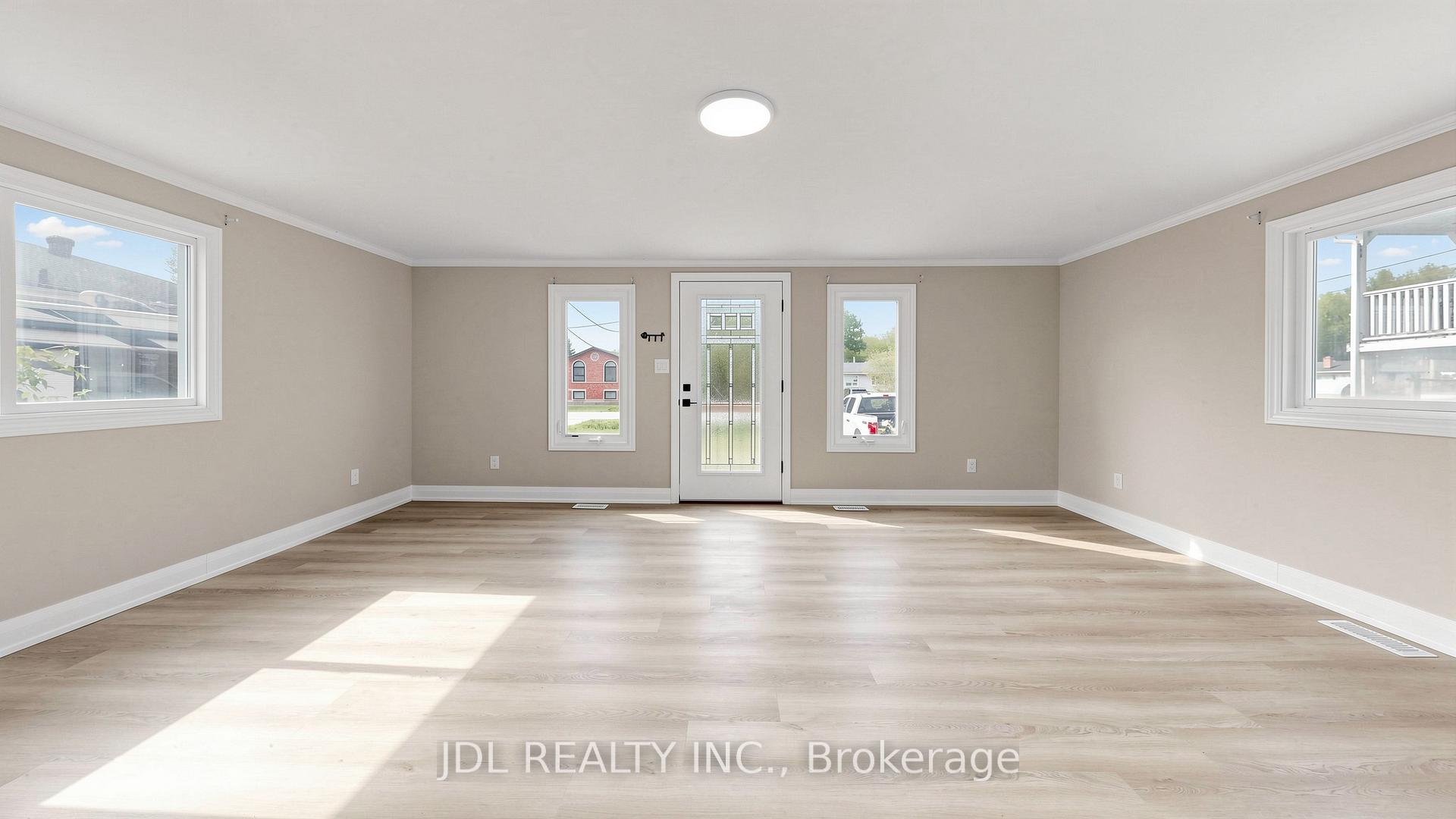 245 Royal Road, Georgina — photo 3 of 5