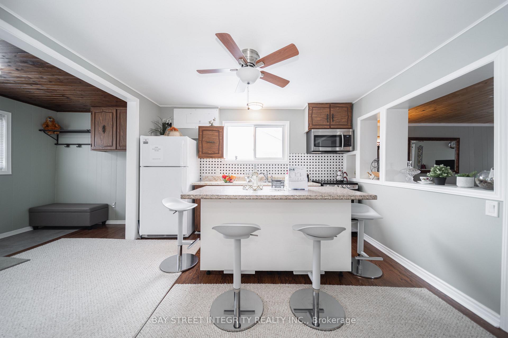 74 De La Salle Boulevard, Georgina, ON L0E 1S0 — Georgina, Ontario