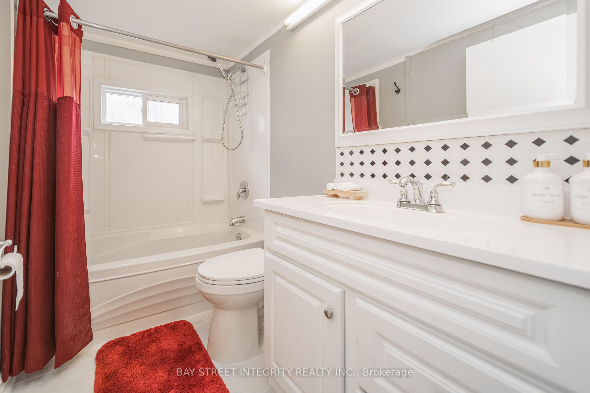 74 De La Salle Boulevard, Georgina — photo 4 of 5