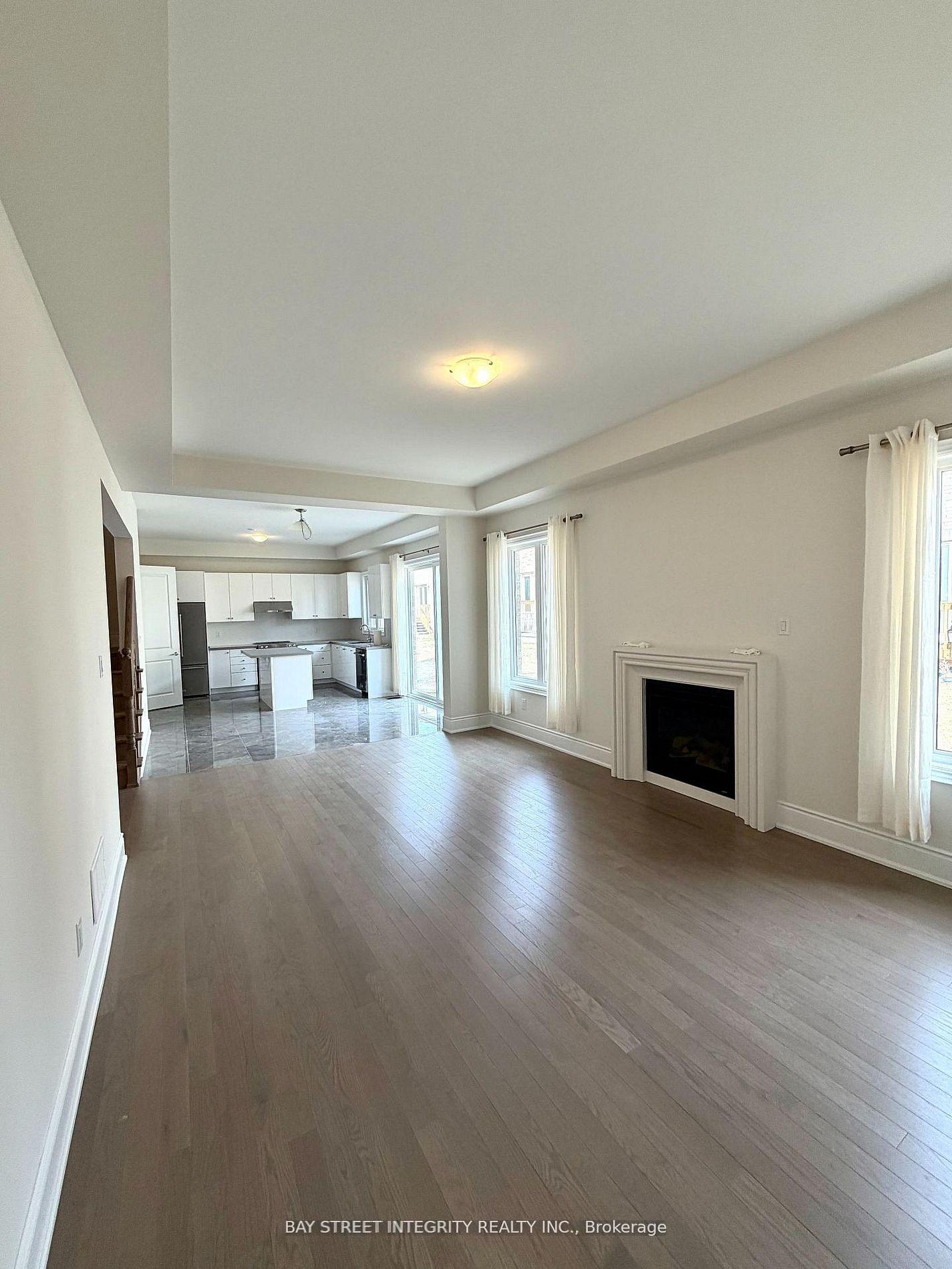 64 BUD LEGGETT Crescent, Georgina — photo 5 of 5