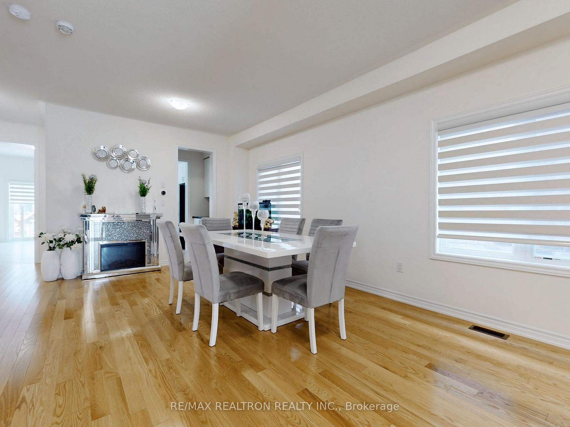 362 Danny Wheeler Boulevard, Georgina — photo 2 of 5