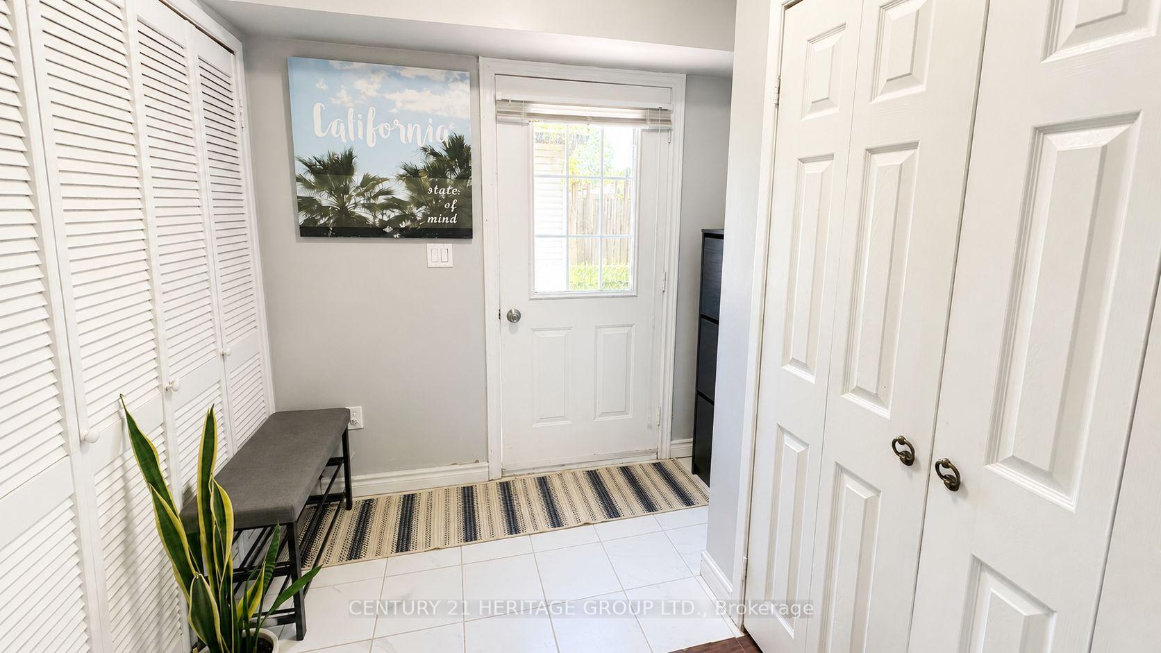 322 Lakeview Boulevard, Georgina — photo 2 of 5