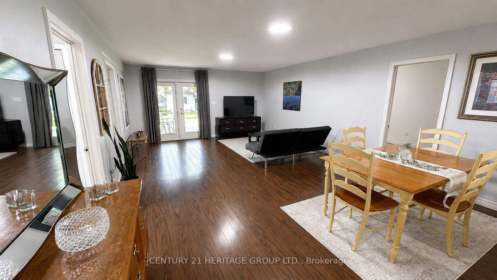 322 Lakeview Boulevard, Georgina — photo 4 of 5