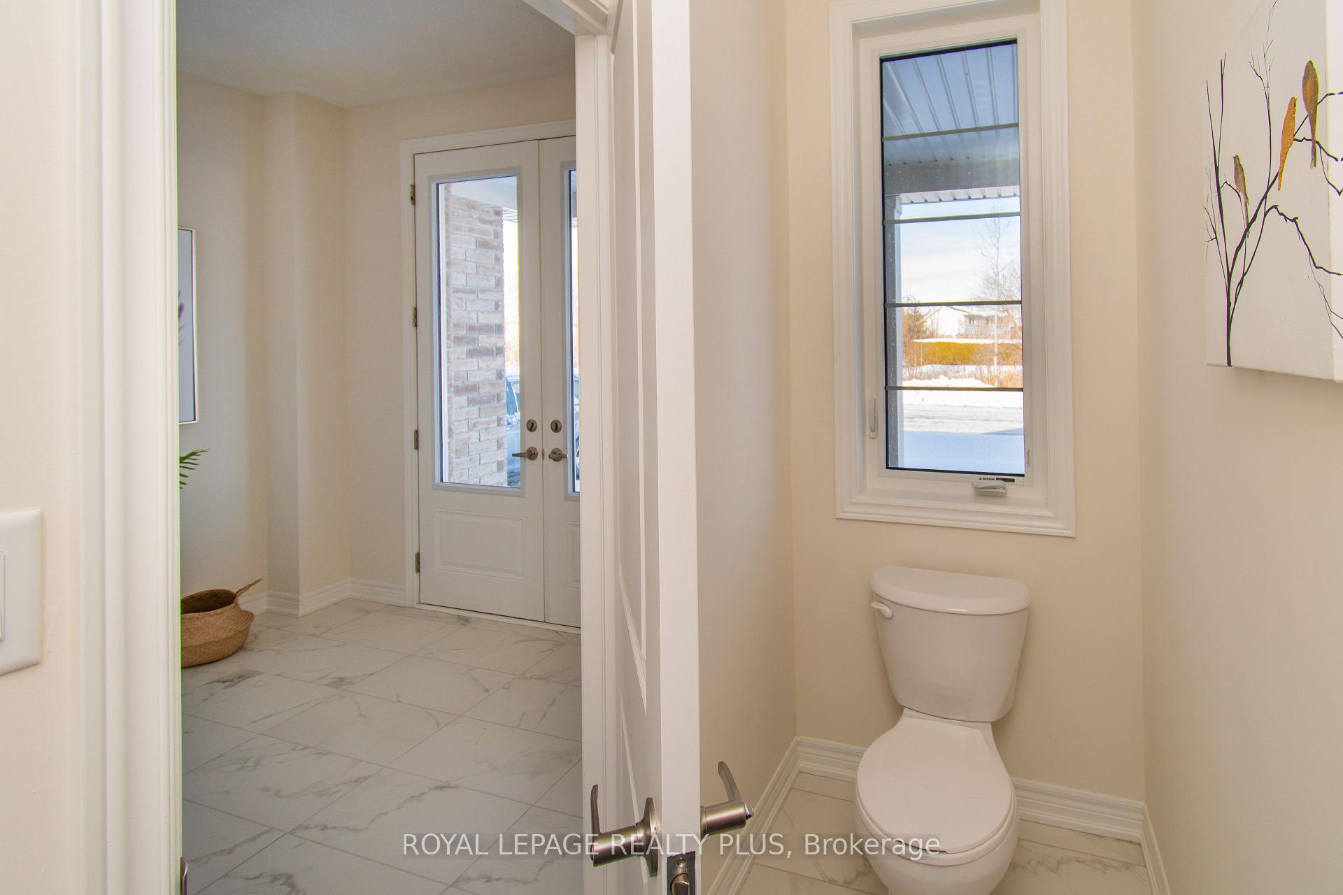 147 Dovedale Drive, Georgina — photo 2 of 5