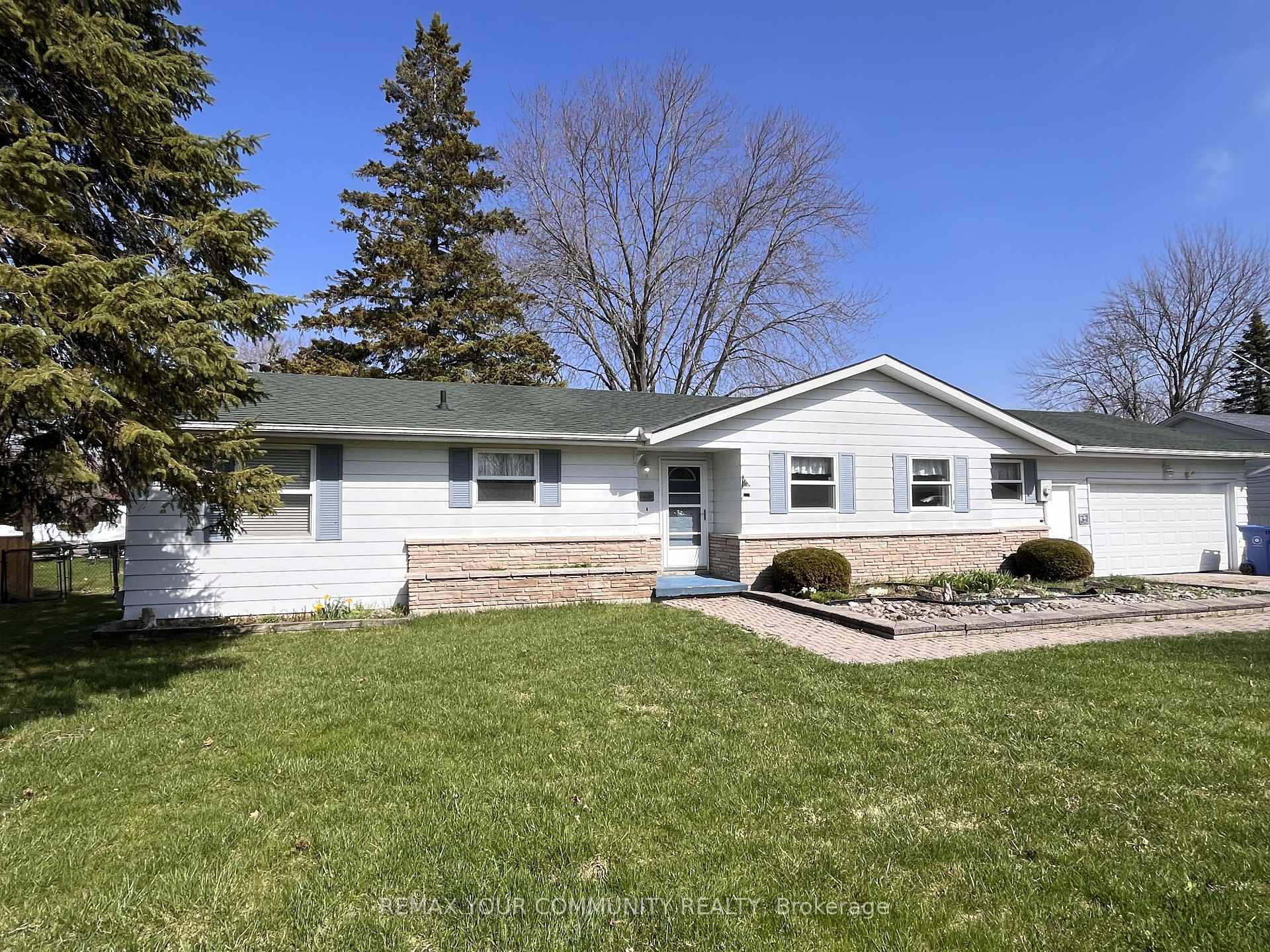 37 Canal Street, Georgina, ON L4P 1K6 — Georgina, Ontario