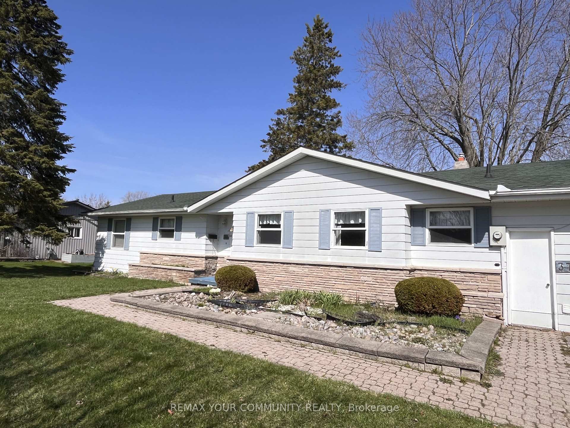 37 Canal Street, Georgina — photo 2 of 5