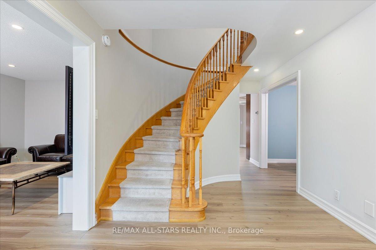40 Chartwell Crescent, Georgina — photo 3 of 5