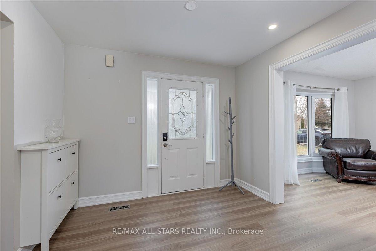 40 Chartwell Crescent, Georgina — photo 4 of 5