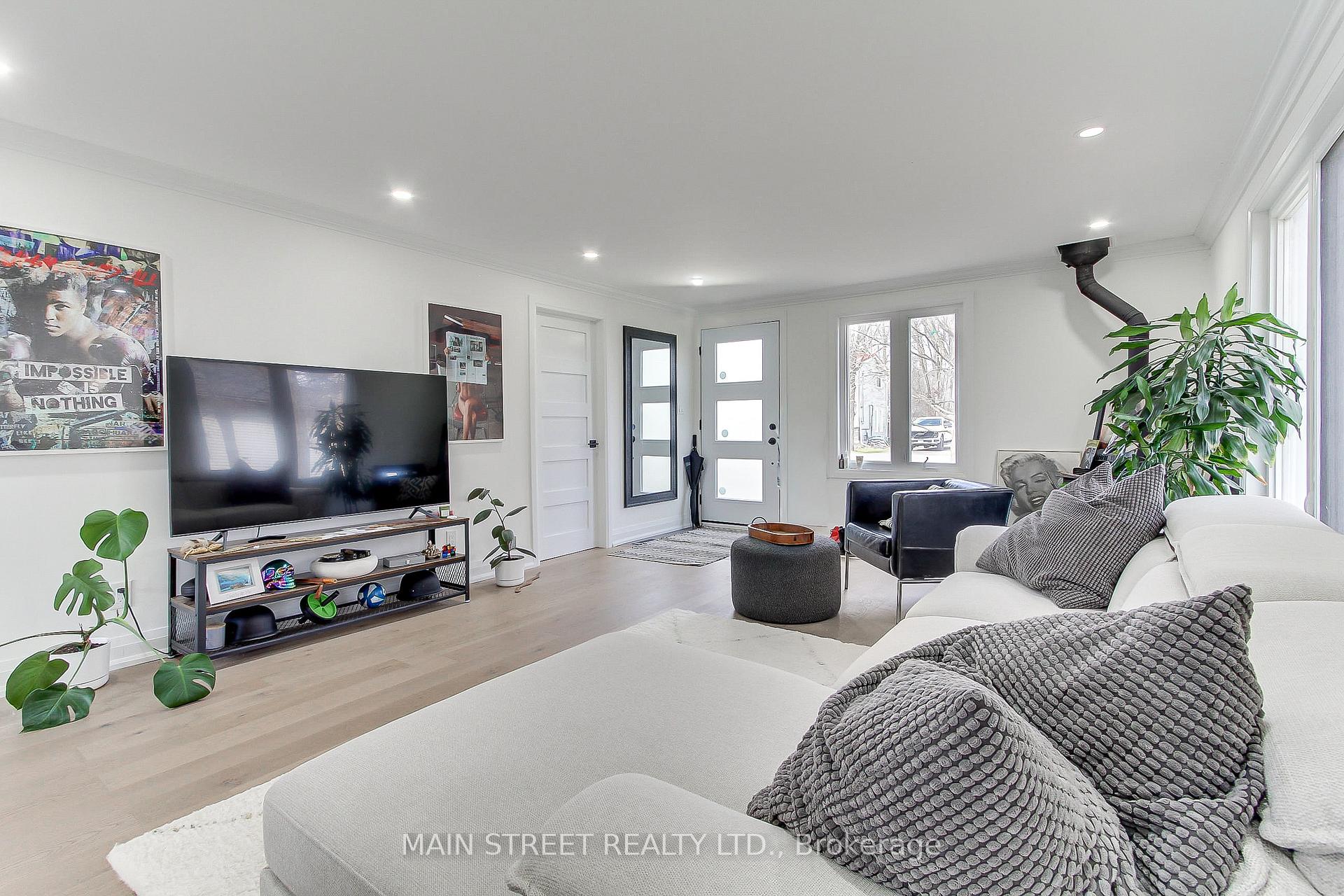 127 Woodfield Drive N, Georgina — photo 4 of 5