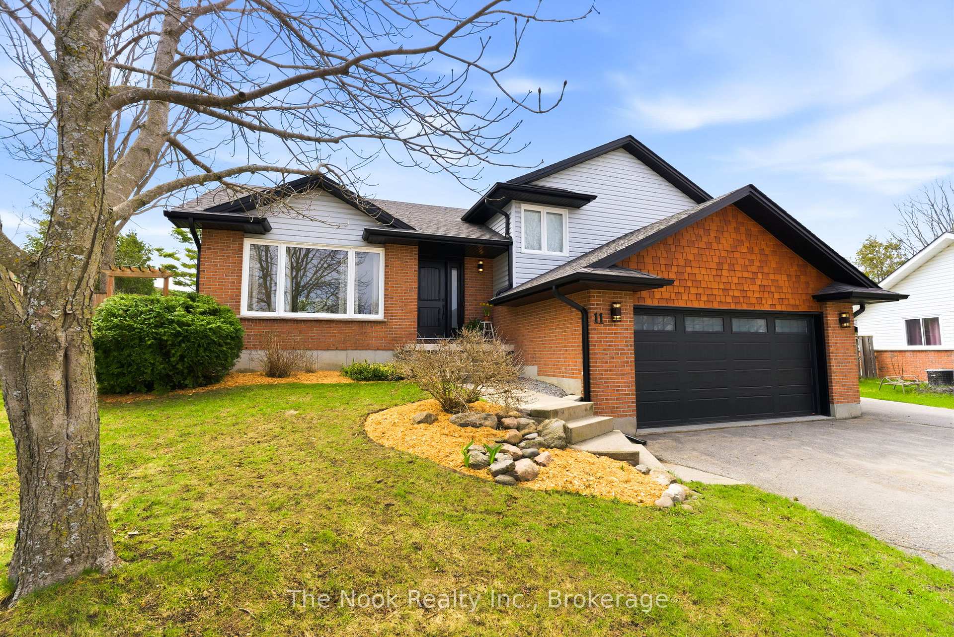 11 Lynn Crescent, Brock — photo 2 of 5