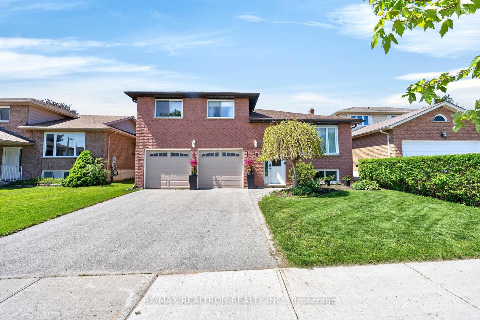 18 Castille Crescent, Georgina — photo 2 of 5