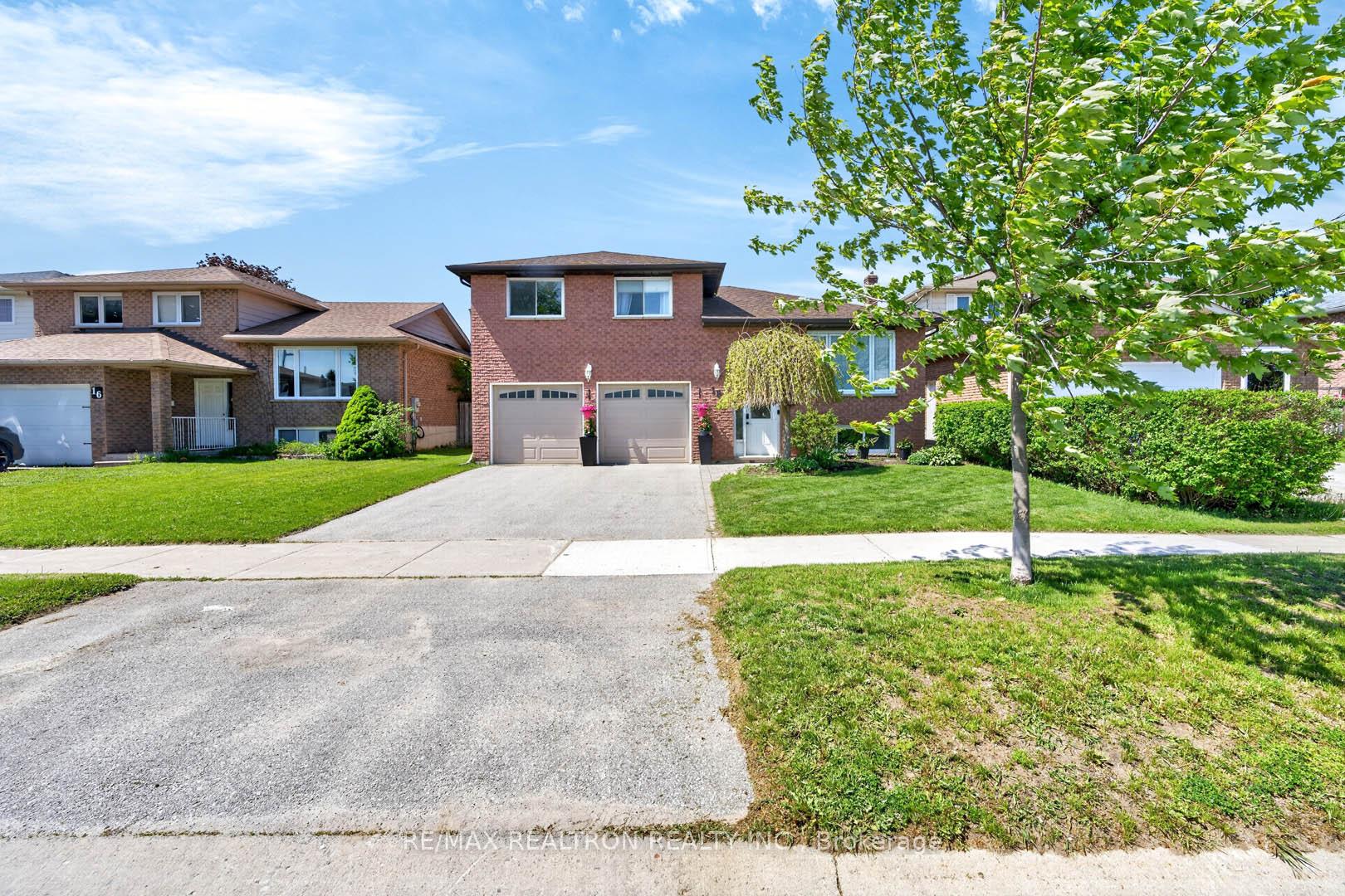18 Castille Crescent, Georgina — photo 3 of 5