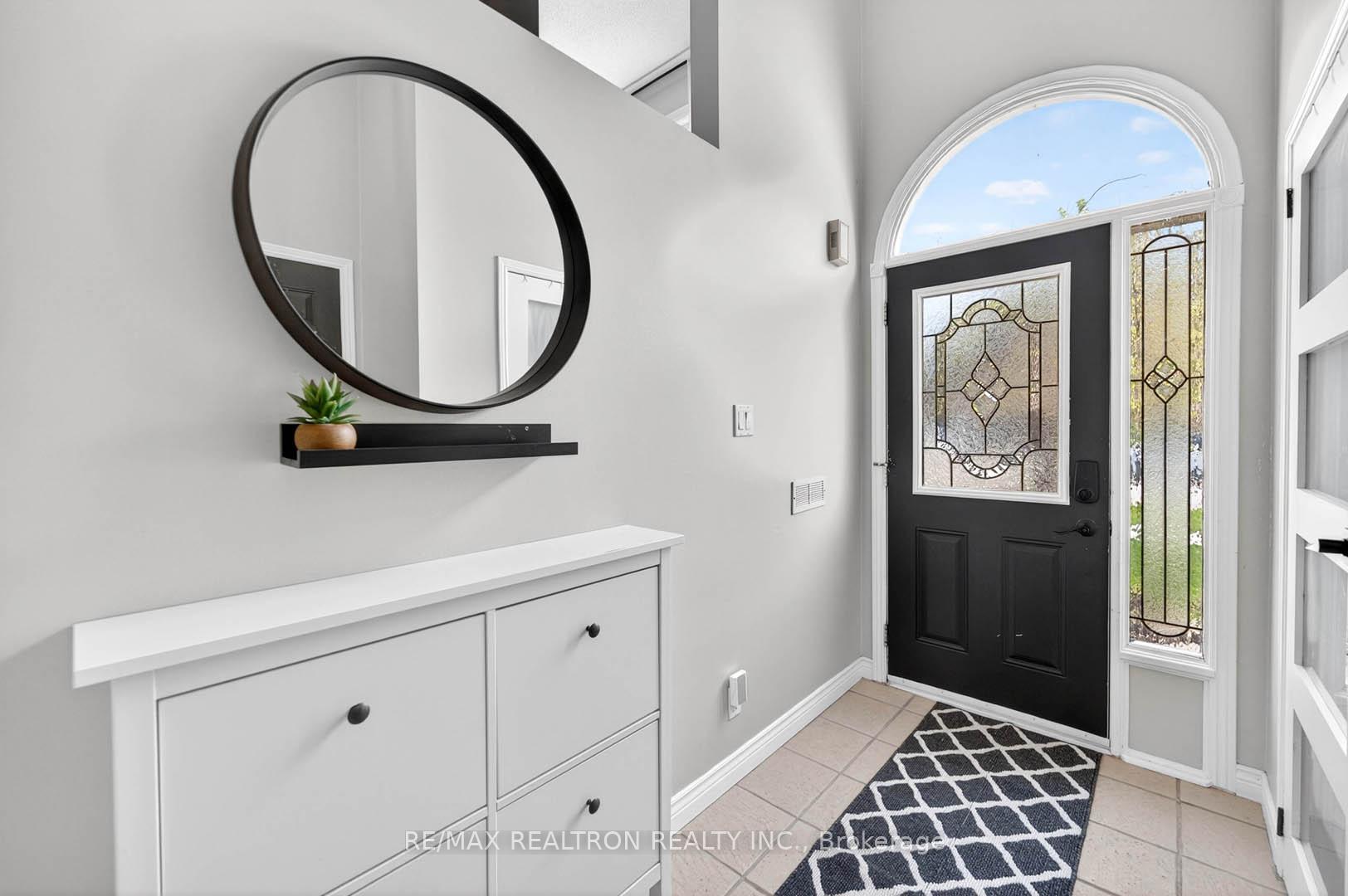 18 Castille Crescent, Georgina — photo 4 of 5