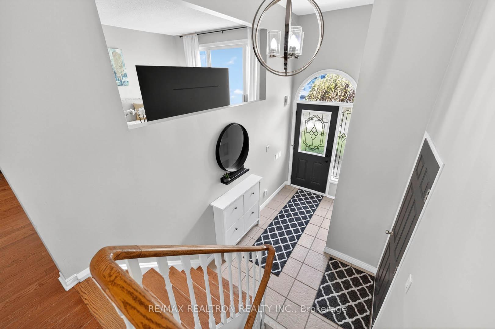 18 Castille Crescent, Georgina — photo 5 of 5