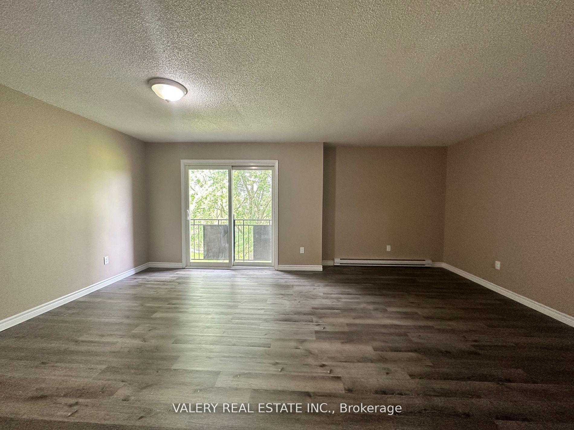 9 Lowdnes Avenue 9, Georgina — photo 3 of 5