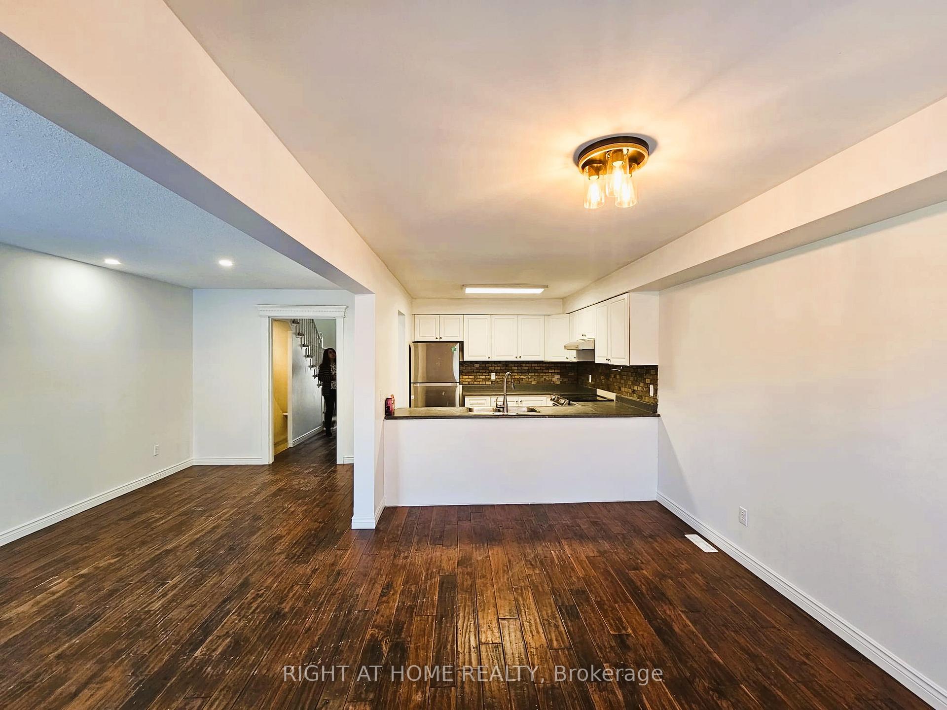 206 Fairwood Drive, Georgina — photo 3 of 5