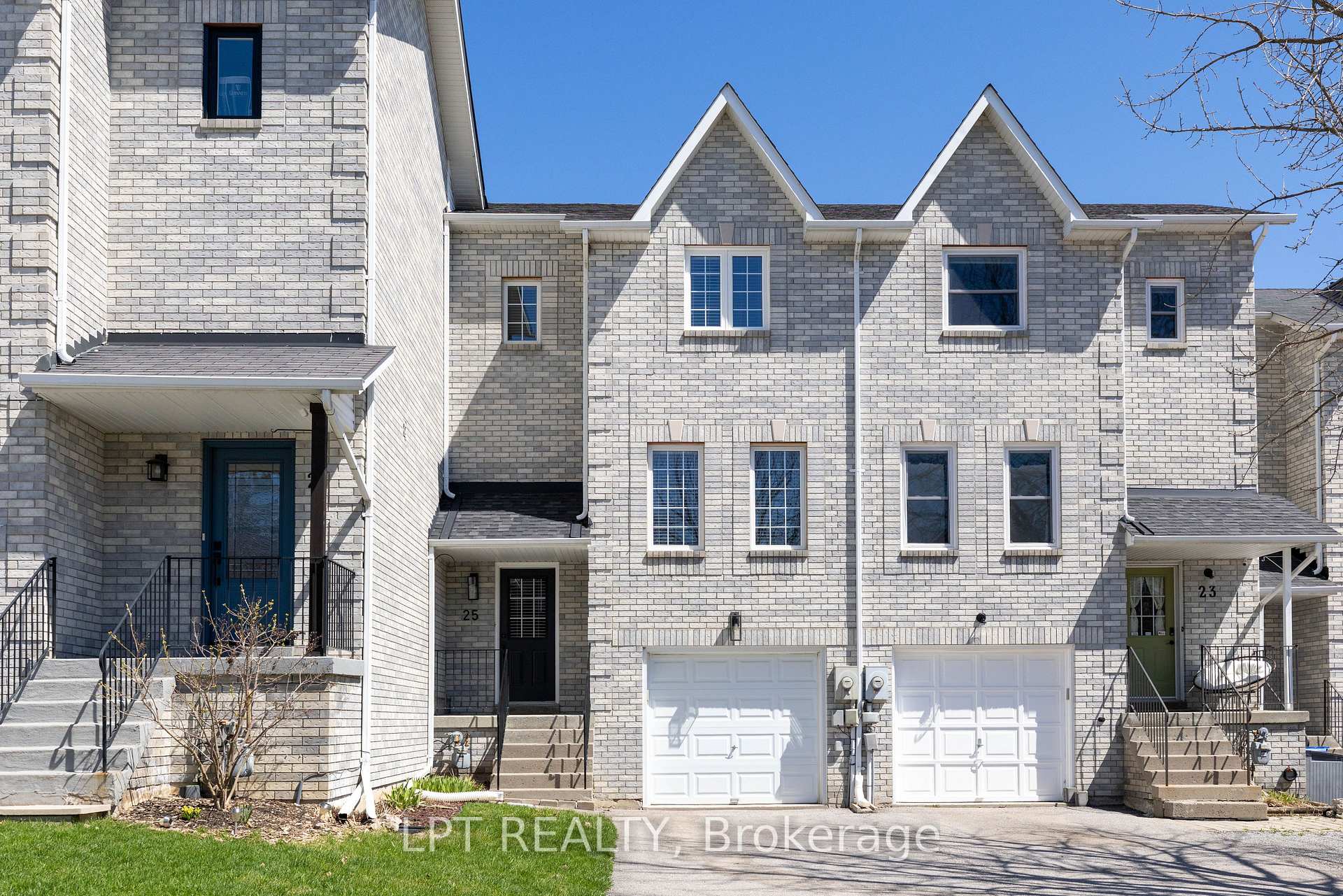 25 Hattie Court, Georgina — photo 2 of 5