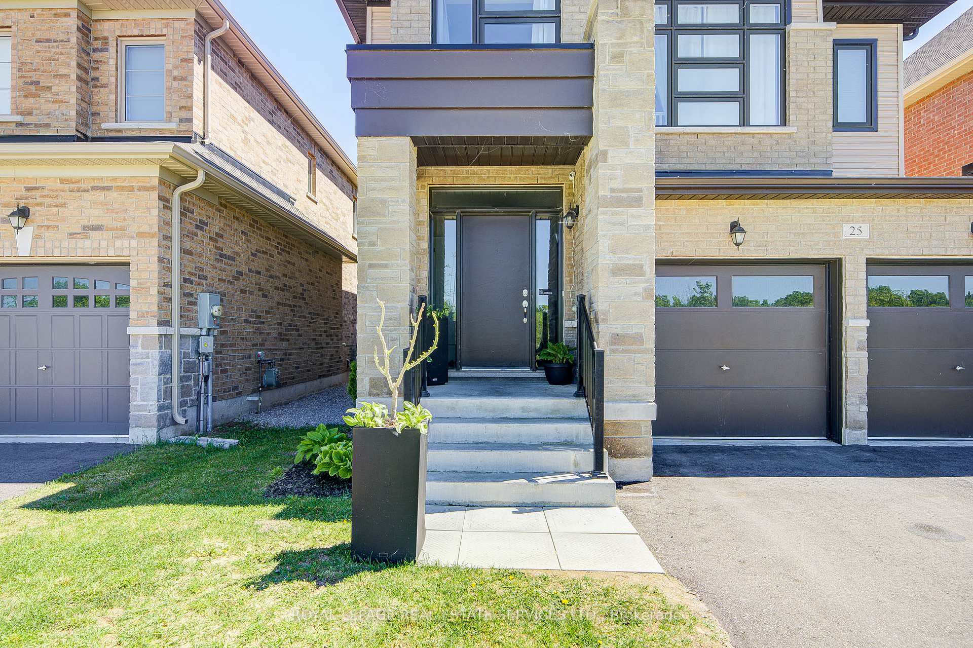 25 Garrett Styles Drive, Georgina — photo 4 of 5