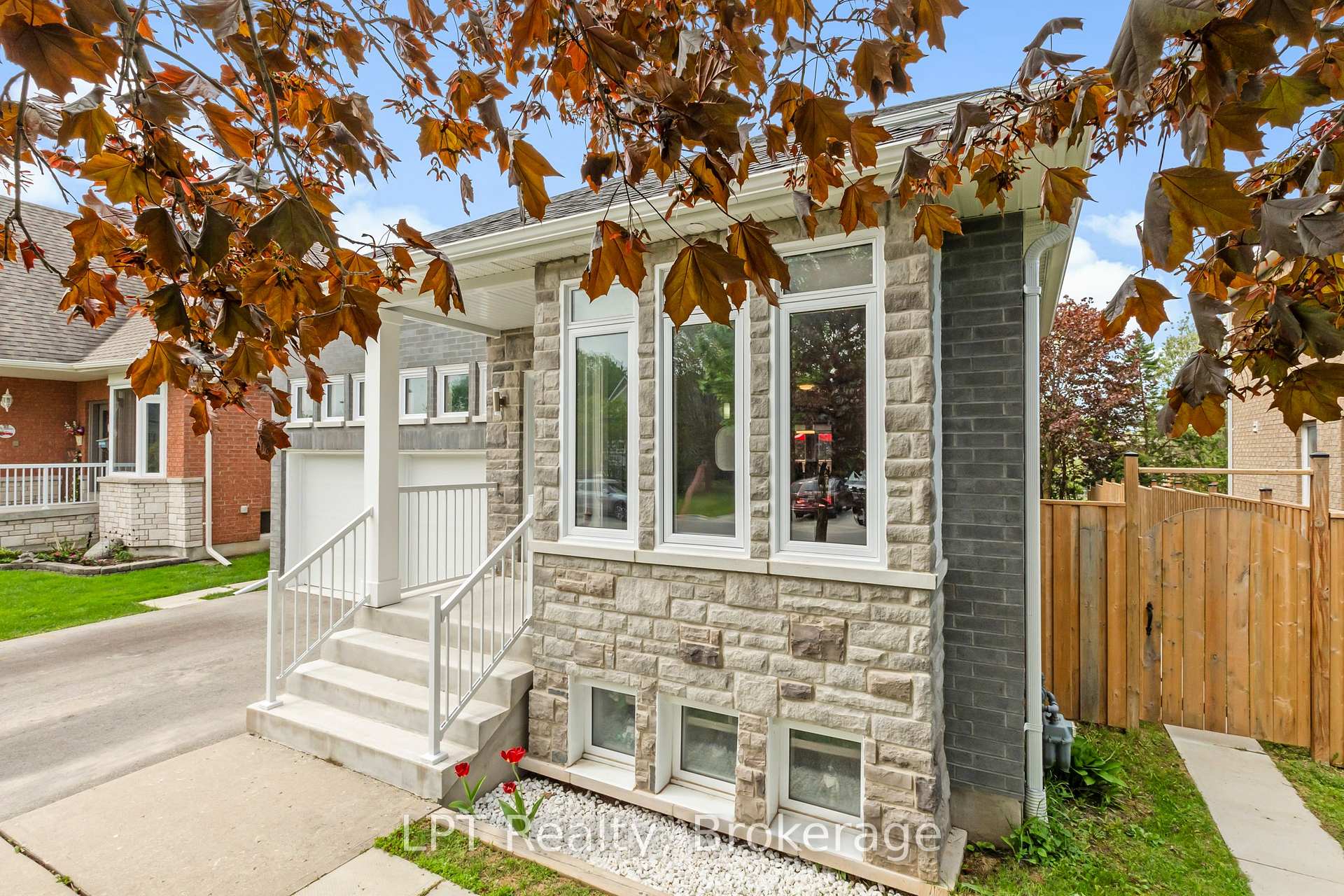 111 Bayview Avenue, Georgina — photo 2 of 5