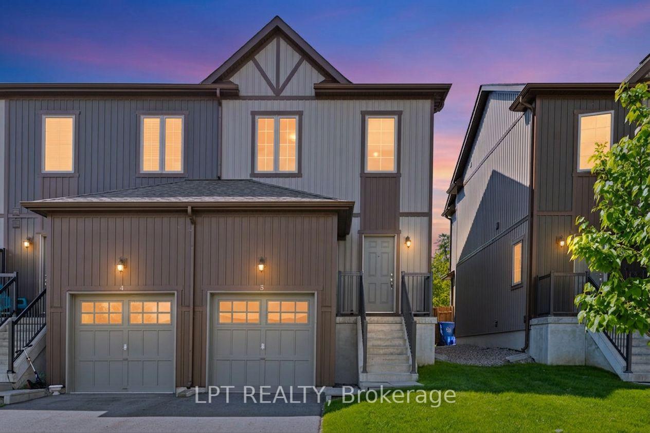 110 Grew Boulevard TH05, Georgina — photo 2 of 5