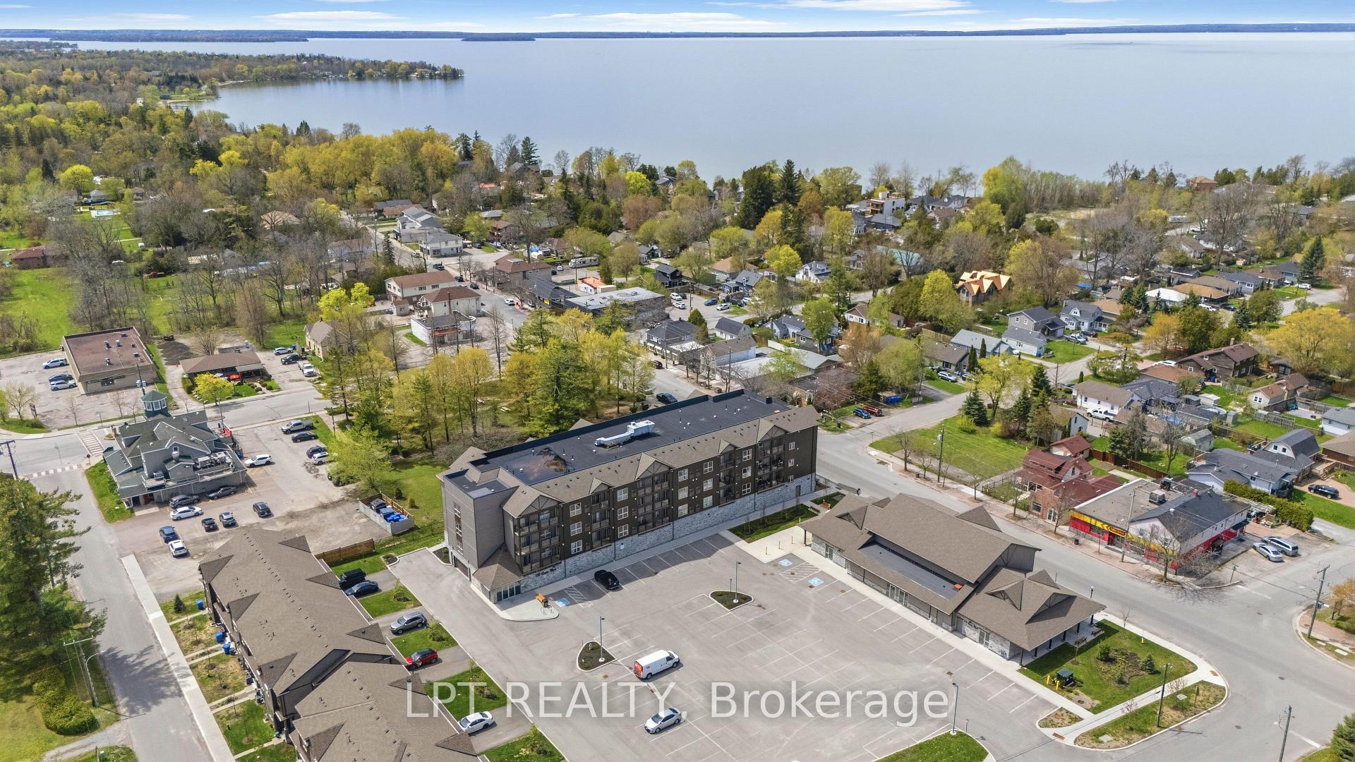 110 Grew Boulevard 303, Georgina — photo 2 of 5