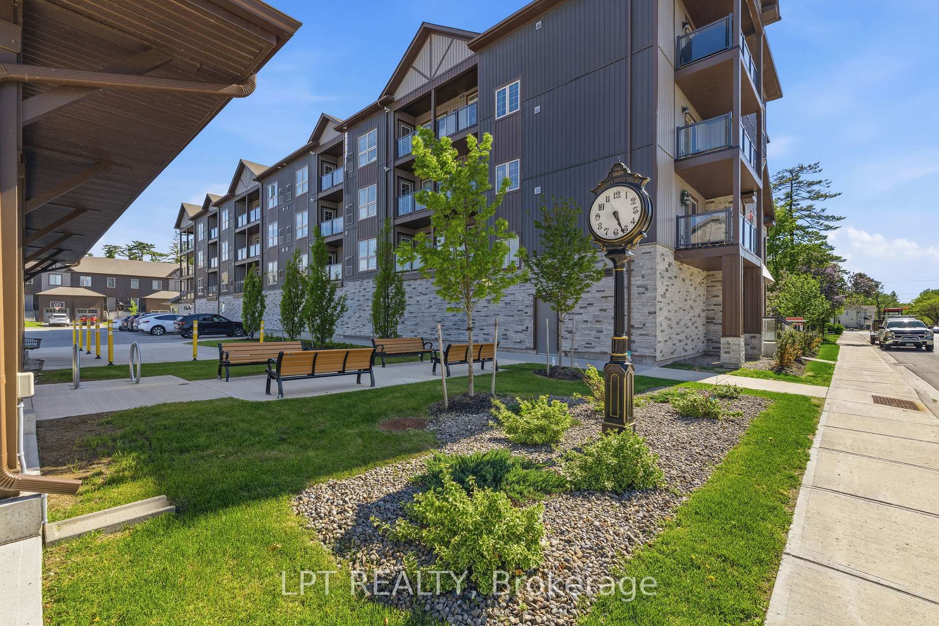 110 Grew Boulevard 303, Georgina — photo 4 of 5