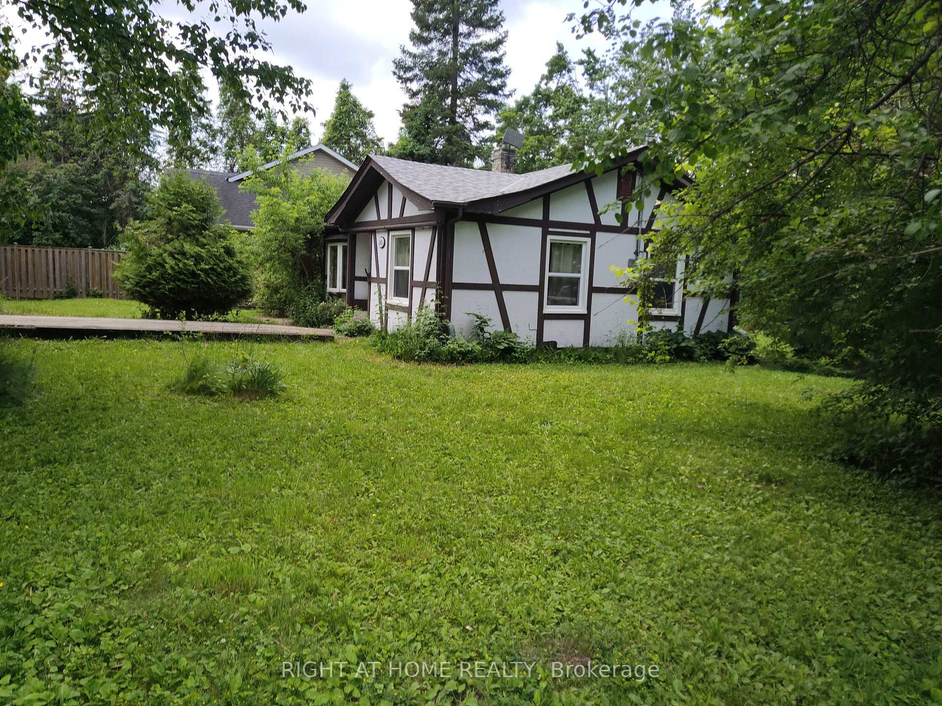 110 Ethel Park Drive, Brock — photo 2 of 5