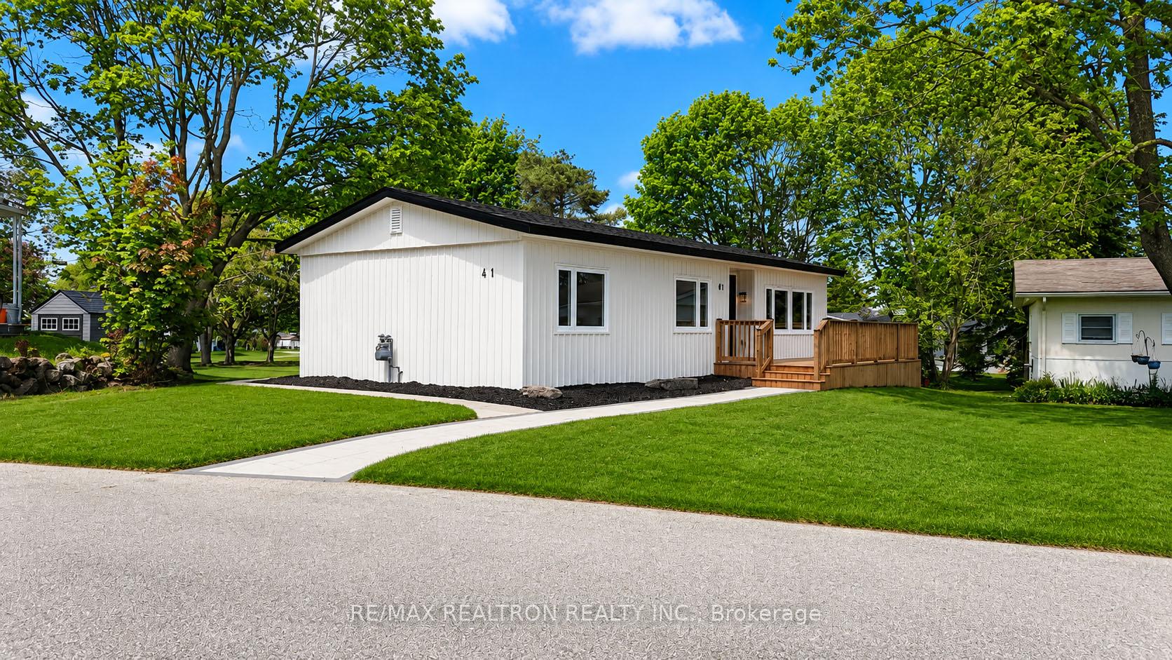 41 Trefoil Drive N, Innisfil — photo 2 of 5
