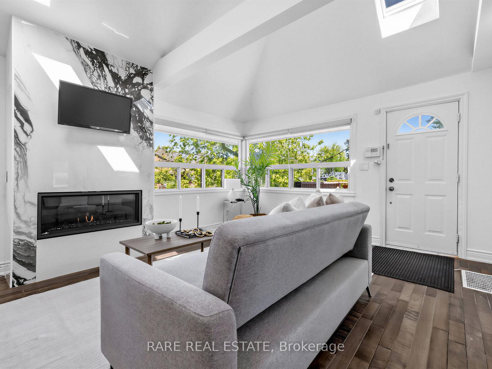 205 Beach Road, Georgina — photo 4 of 5