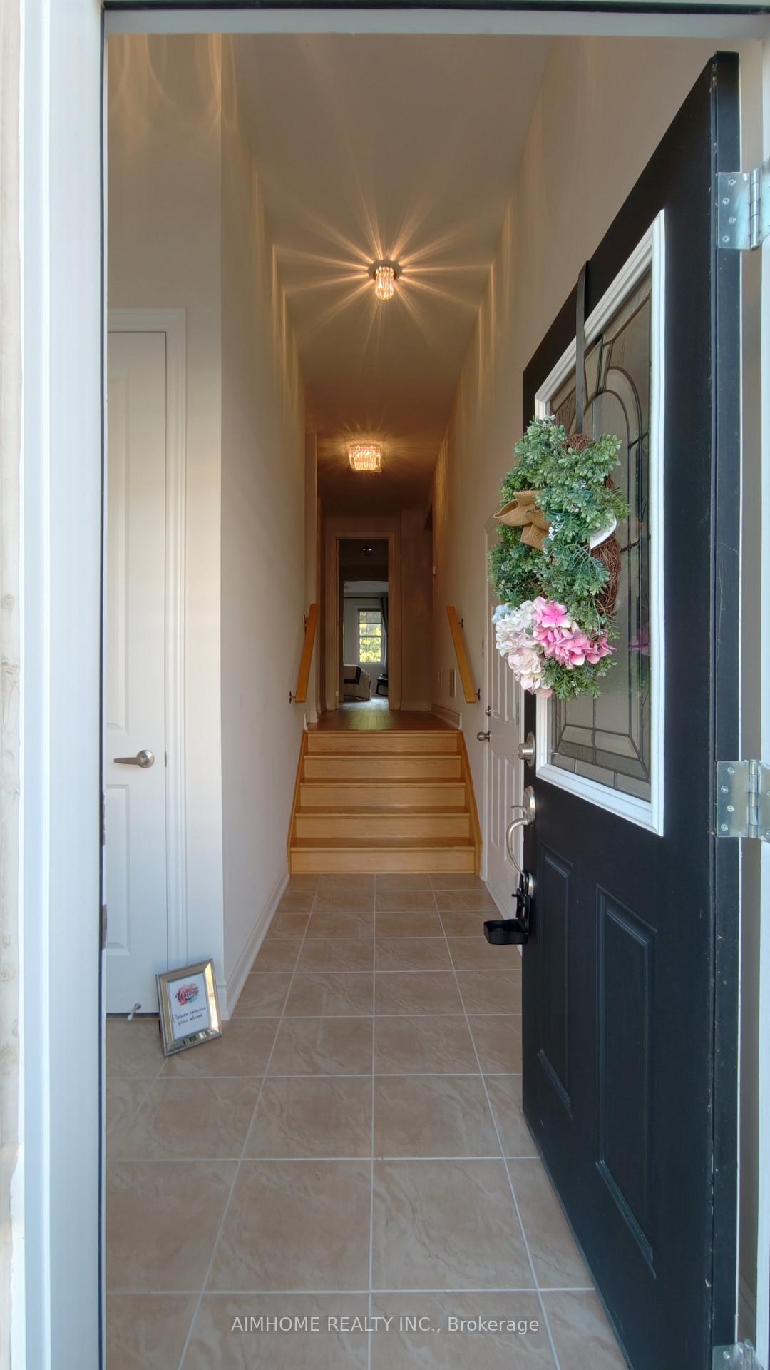 44 Courting House Place, Georgina — photo 2 of 5