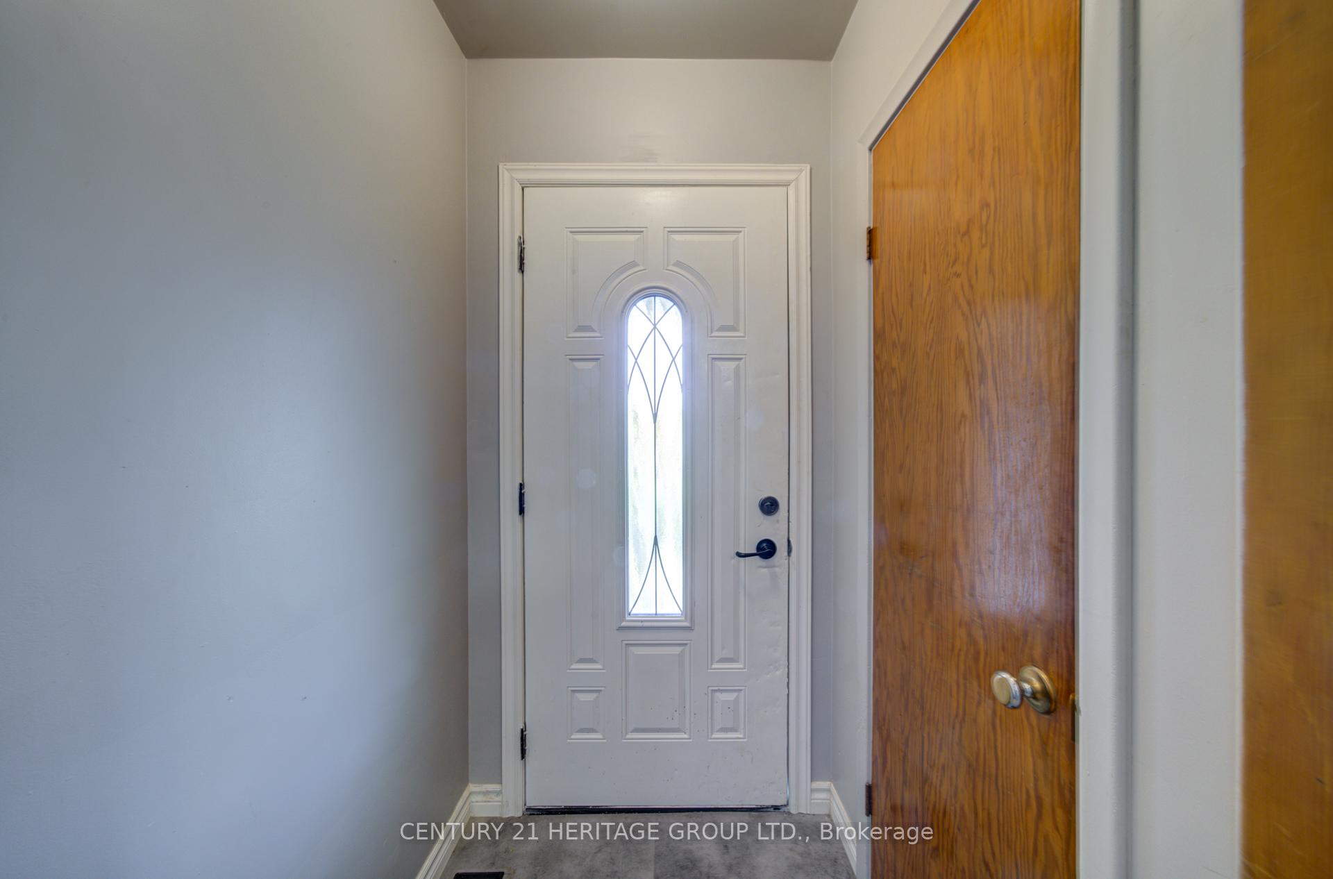 1654 Metro Road N, Georgina — photo 2 of 5
