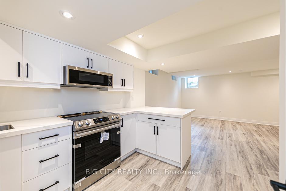 32 Conchita Street Lower, Georgina — photo 2 of 5