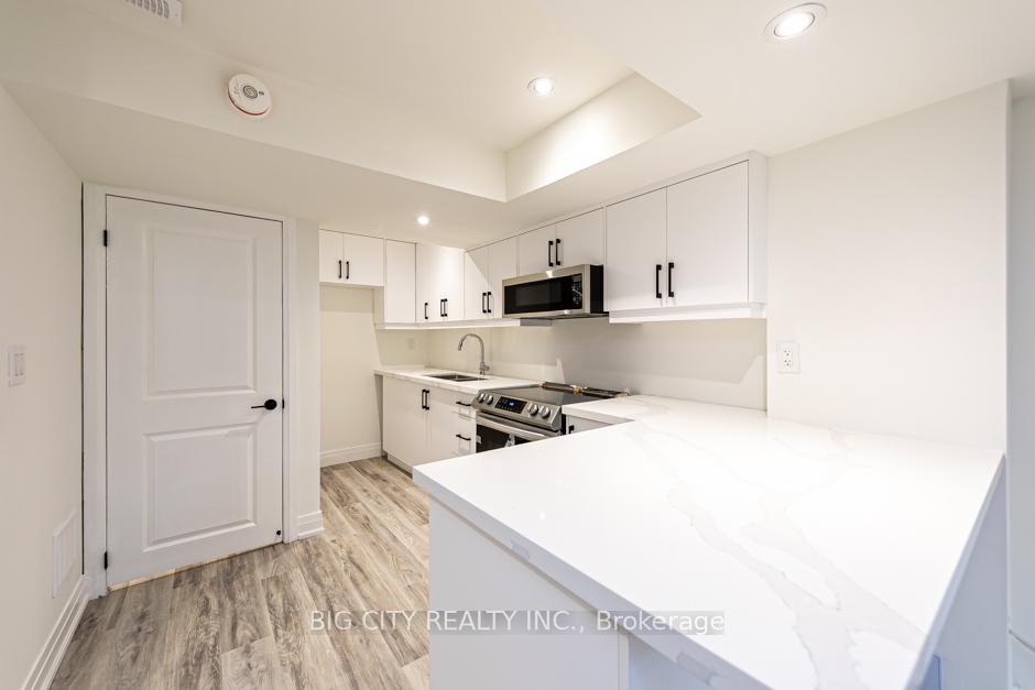 32 Conchita Street Lower, Georgina — photo 3 of 5
