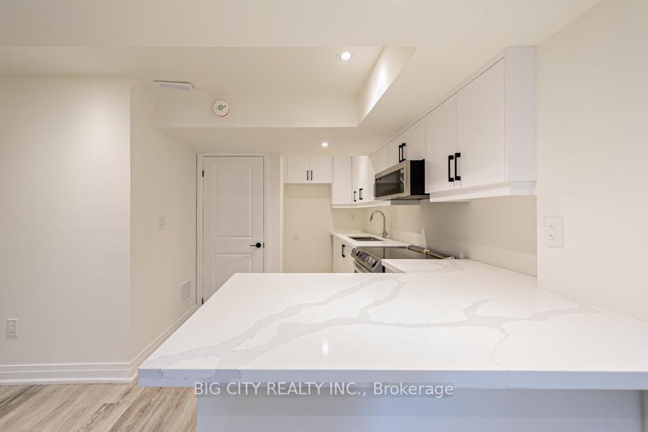 32 Conchita Street Lower, Georgina — photo 5 of 5