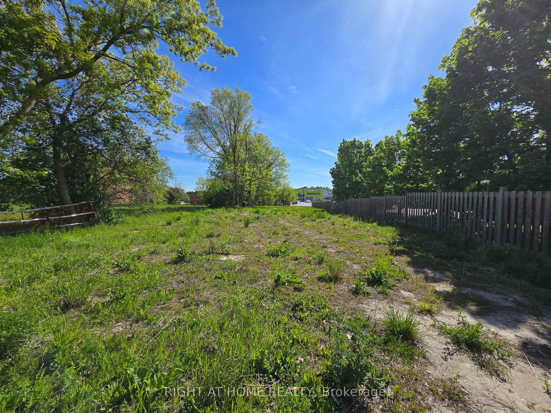 455 The Queensway South N/A, Georgina — photo 2 of 5