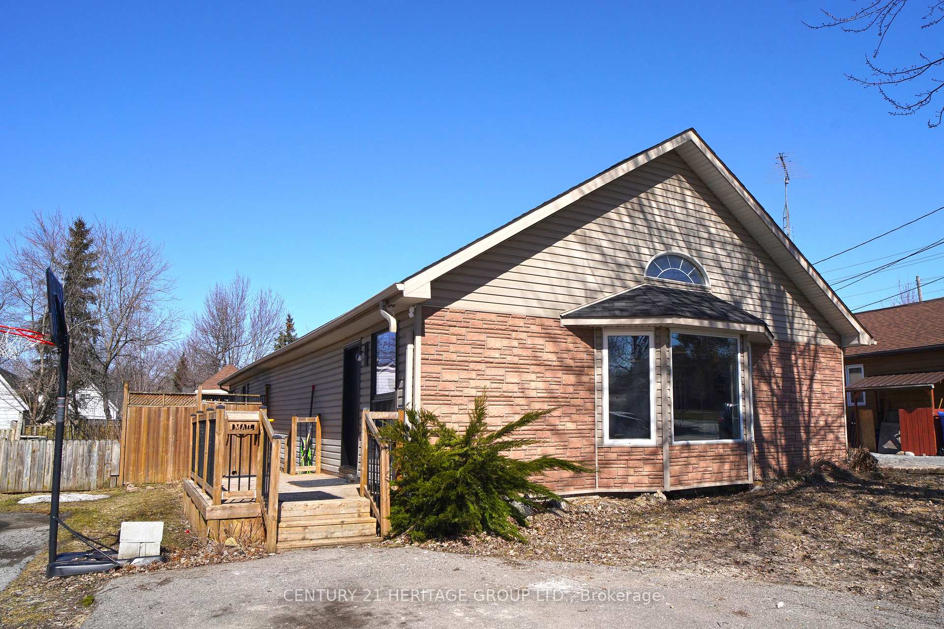 236 Simcoe Avenue, Georgina — photo 2 of 5