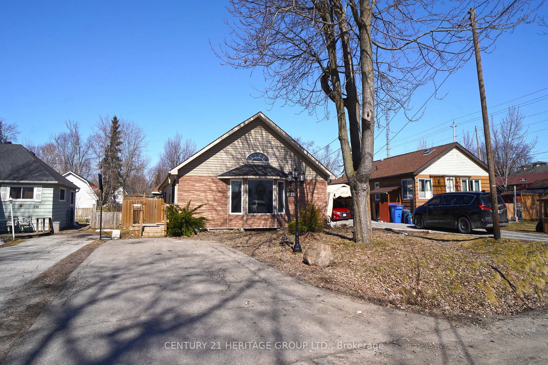 236 Simcoe Avenue, Georgina — photo 3 of 5