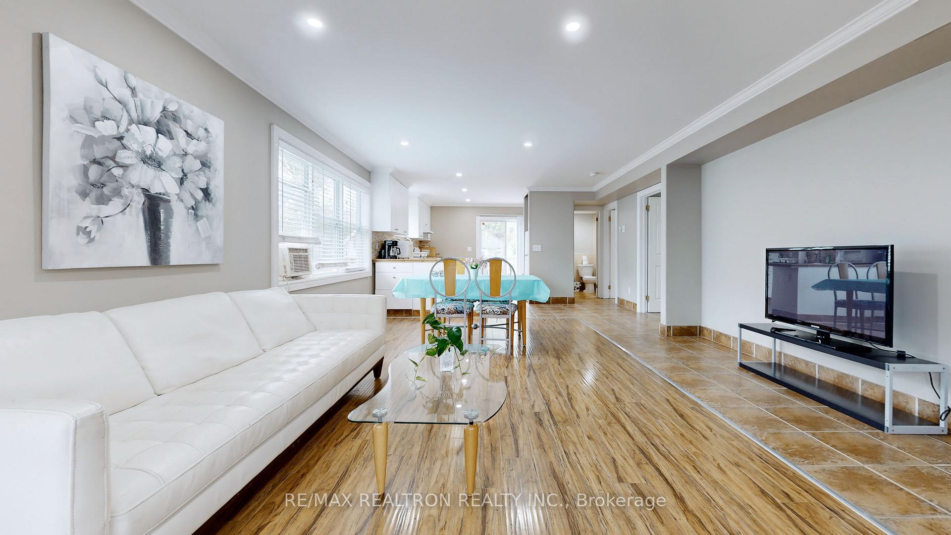 322 Miami Drive Ground Flr, Georgina — photo 2 of 5