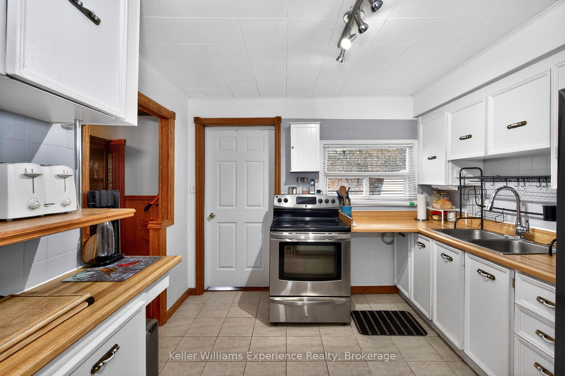 1031 Ferrier Avenue, Innisfil — photo 4 of 5