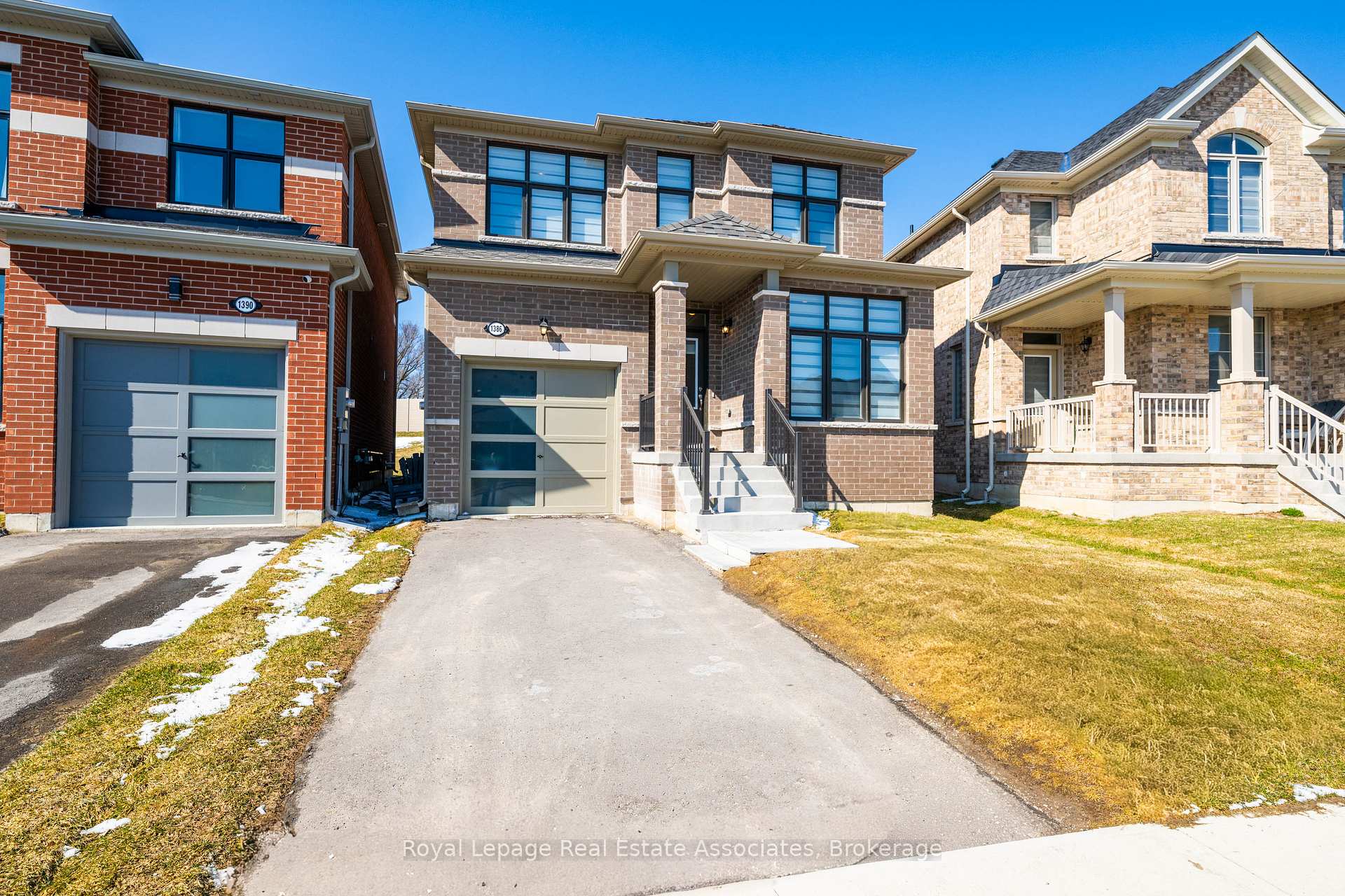 1386 Davis Loop, Innisfil — photo 2 of 5