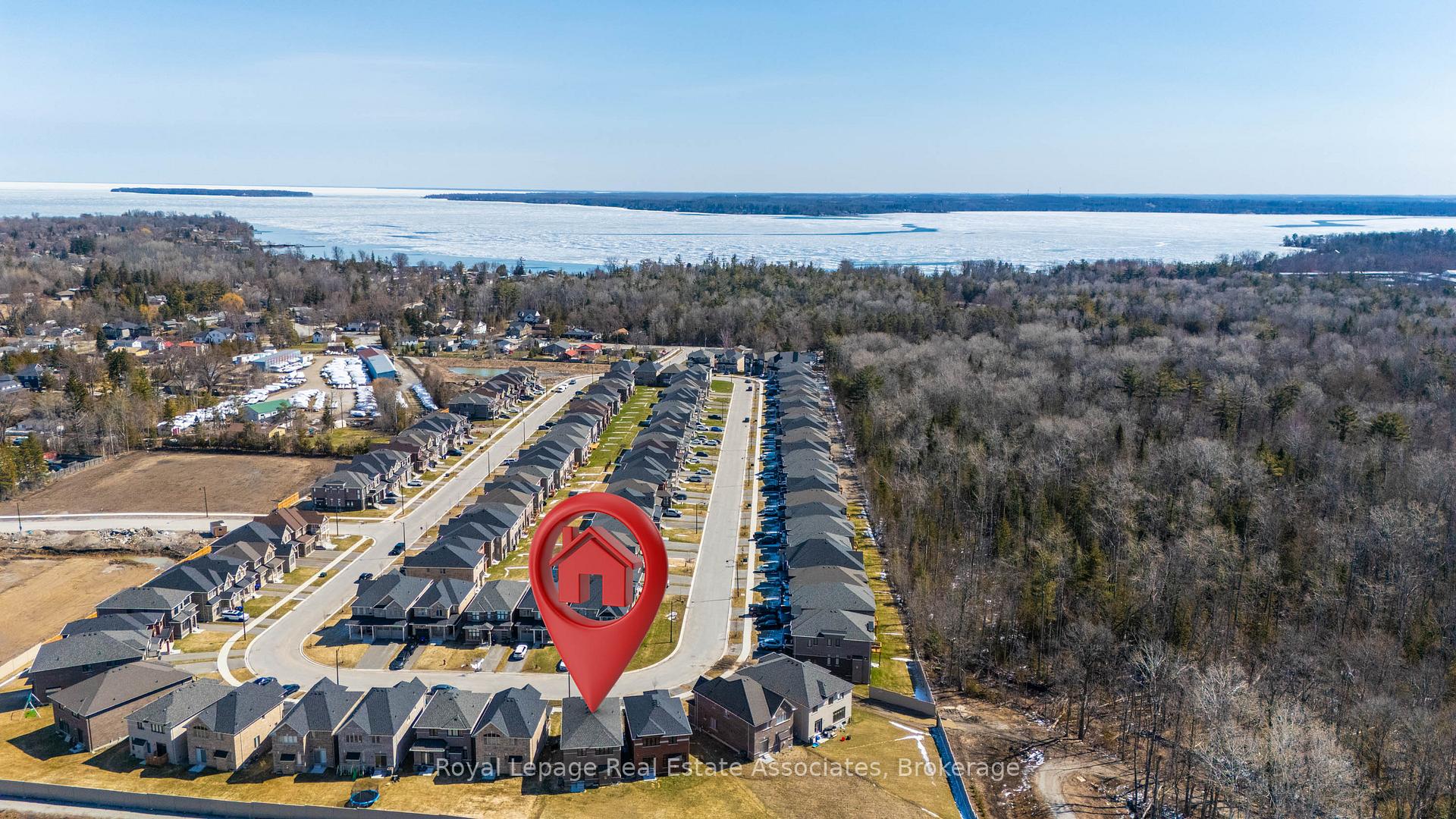 1386 Davis Loop, Innisfil — photo 4 of 5