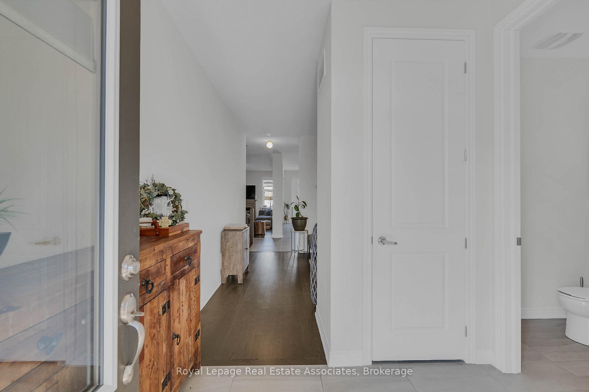 1386 Davis Loop, Innisfil — photo 5 of 5