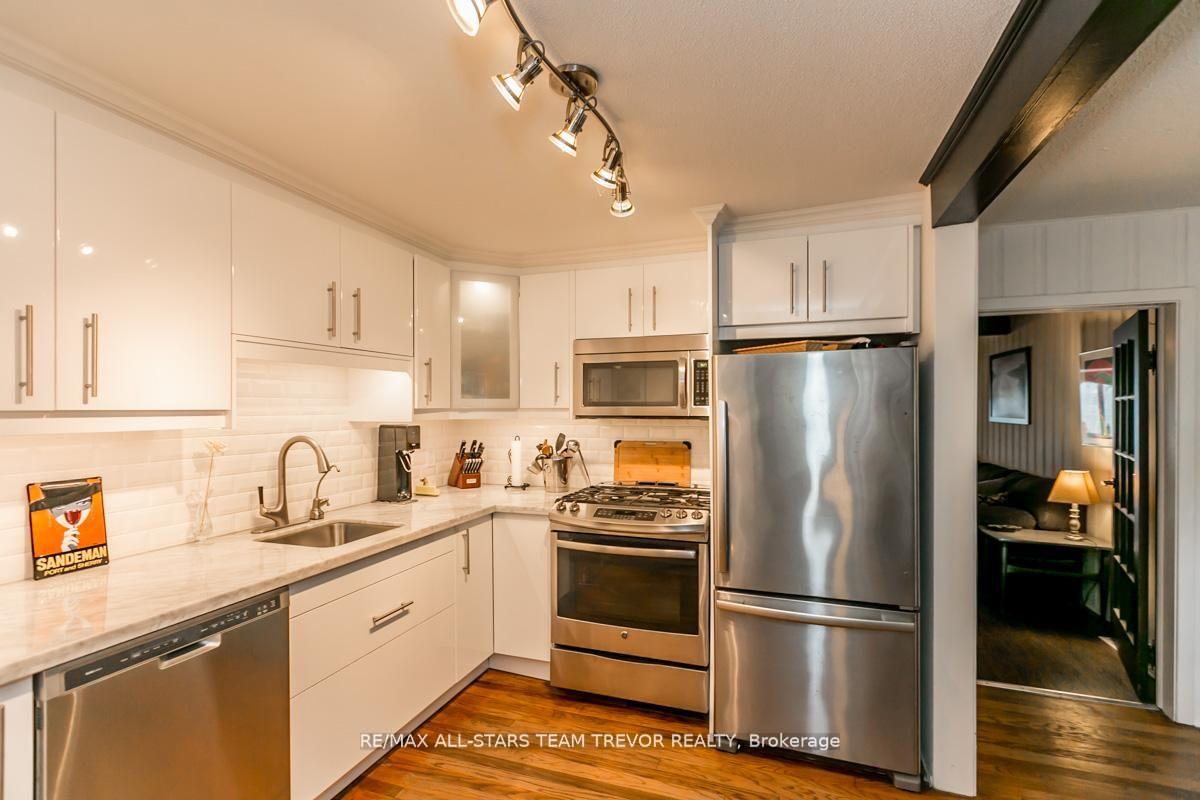 263 Pleasant Boulevard, Georgina — photo 2 of 5