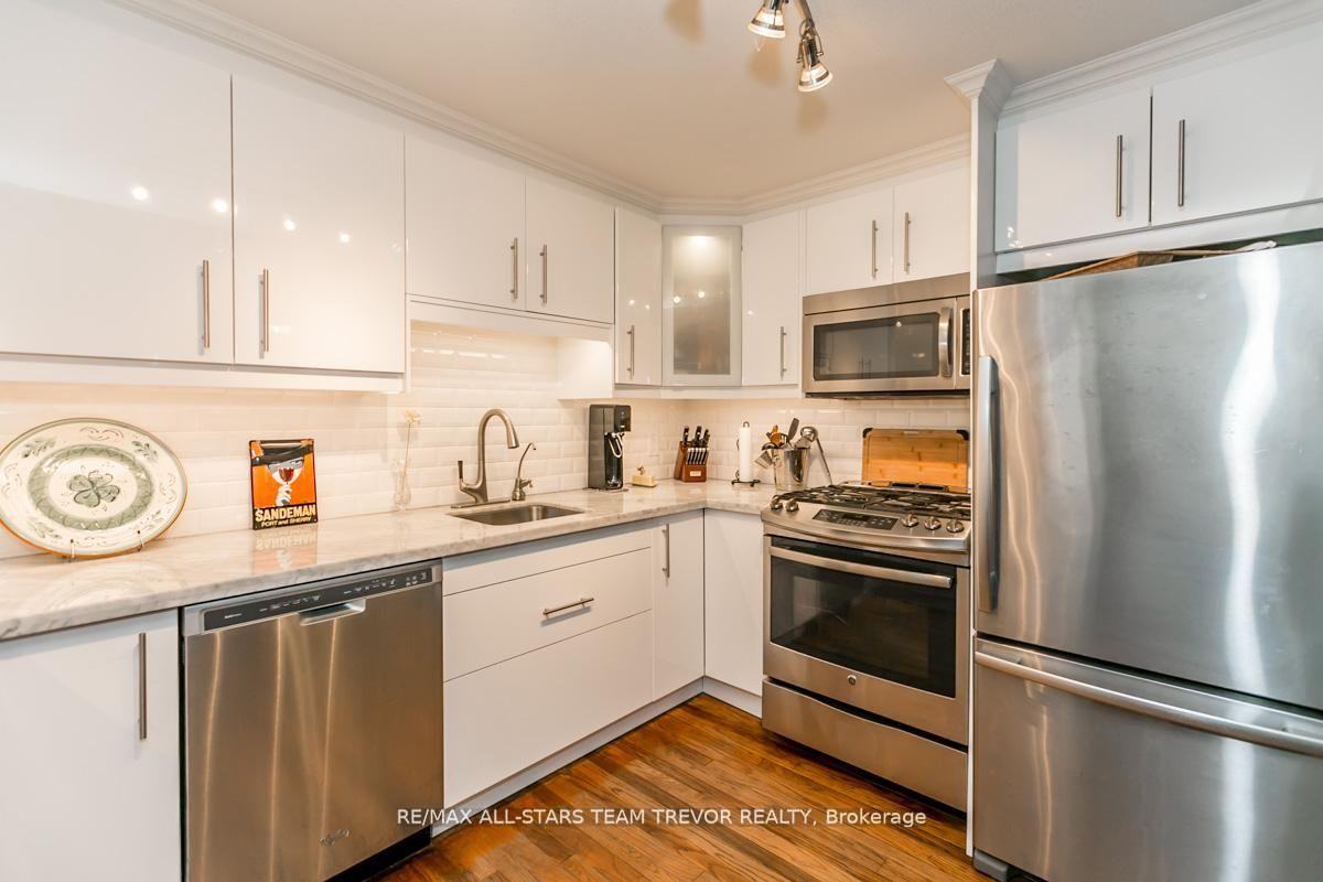 263 Pleasant Boulevard, Georgina — photo 3 of 5
