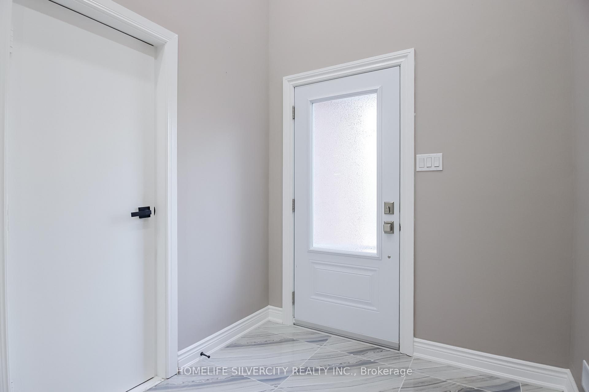 904 Lake Drive E, Georgina — photo 5 of 5