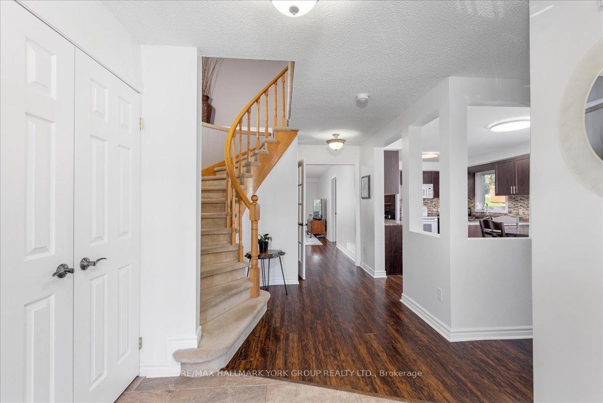 20 Sunbird Boulevard, Georgina — photo 4 of 5