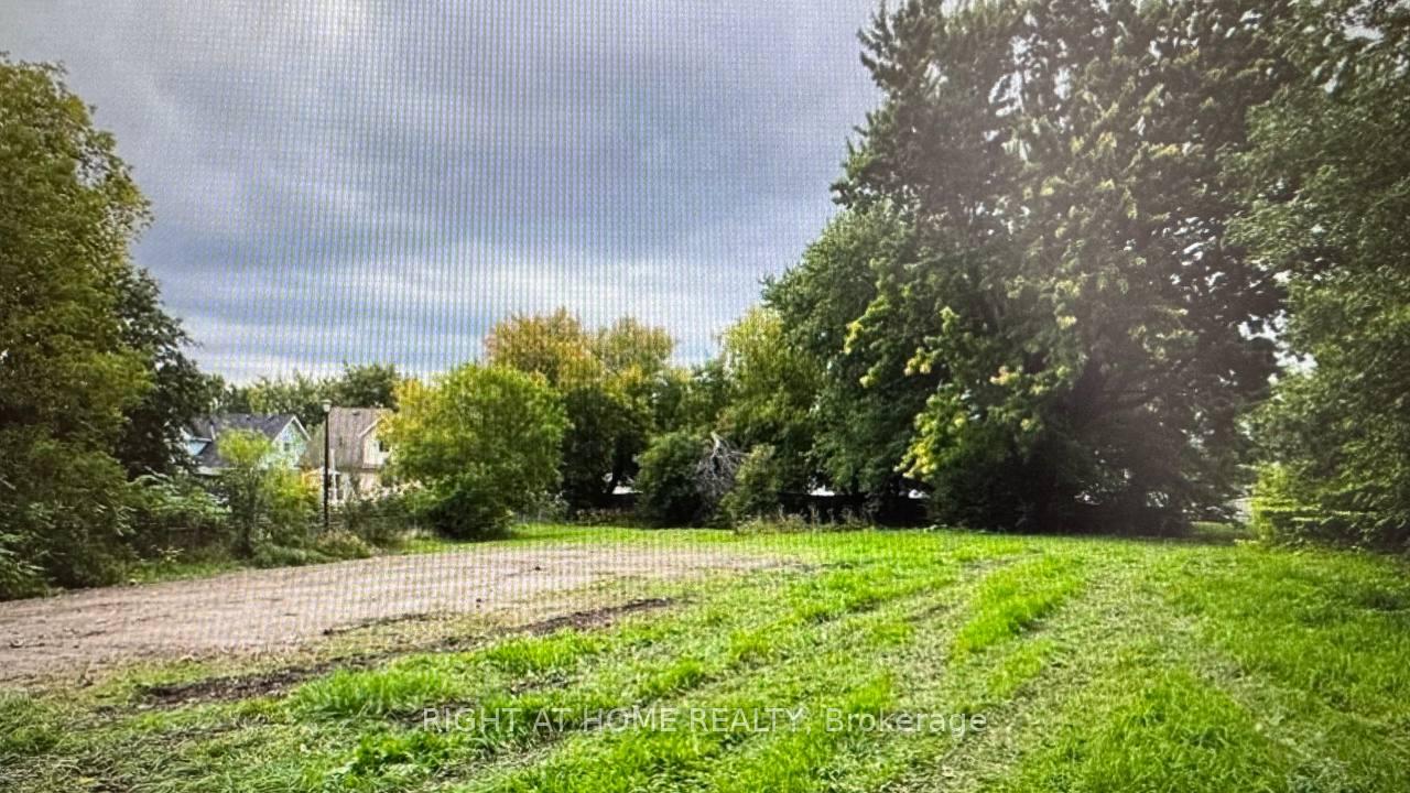7878 Yonge Street, Innisfil — photo 2 of 2